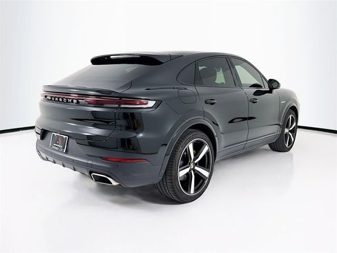 Used 2024 Porsche Cayenne Coupe image 9
