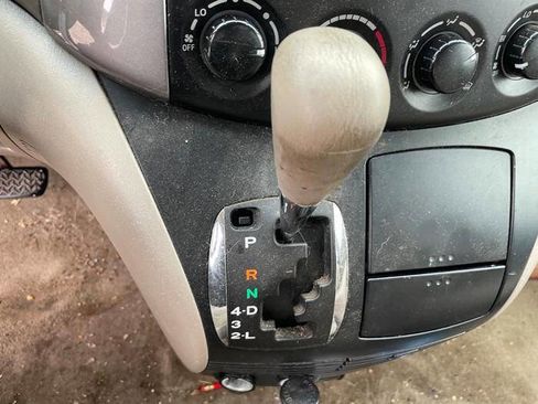 Used 2009 Toyota Sienna CE image 32