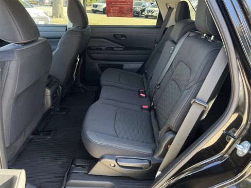 Certified 2025 Nissan Pathfinder S image 25