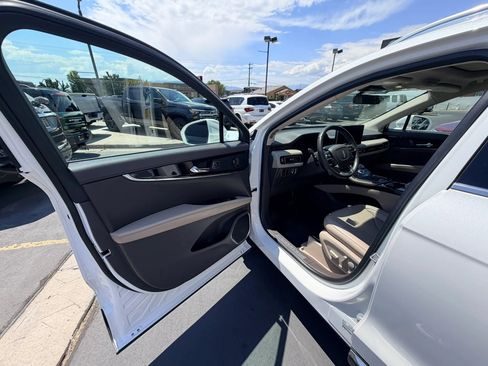 Used 2023 Lincoln Nautilus Reserve w/ Equipment Group 201A AWD/4WD image 10