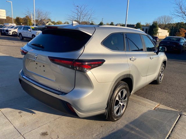 Used 2024 Toyota Highlander Limited AWD/4WD image 3