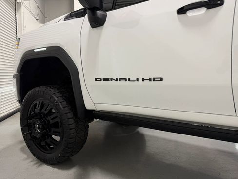 Used 2024 GMC Sierra 3500 Denali Ultimate image 9