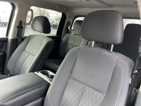 Used 2017 Nissan Titan SV image 18