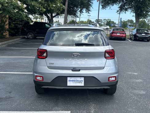 Used 2025 Hyundai Venue SEL FWD image 8