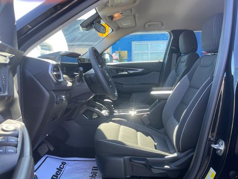 Used 2025 Chevrolet TrailBlazer LT AWD/4WD image 4