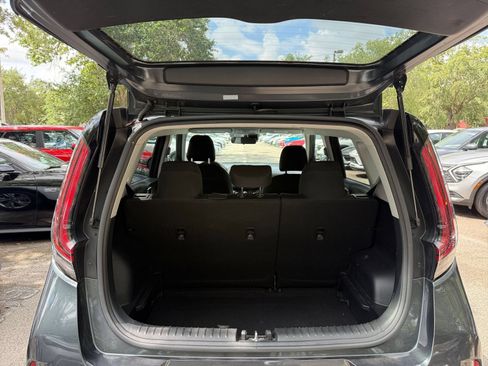 Used 2025 Kia Soul LX w/ LX Technology Package FWD image 28