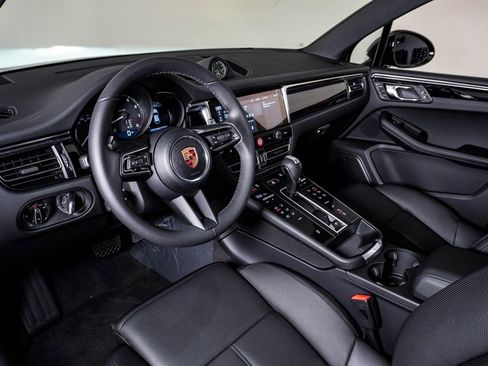 New 2026 Porsche Macan AWD/4WD image 4