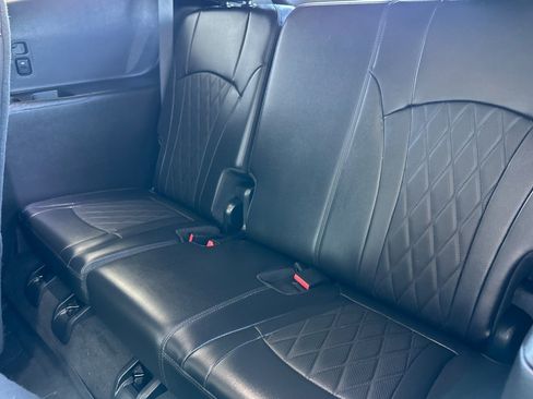 Used 2023 Buick Enclave Avenir w/ Avenir Technology Package image 19