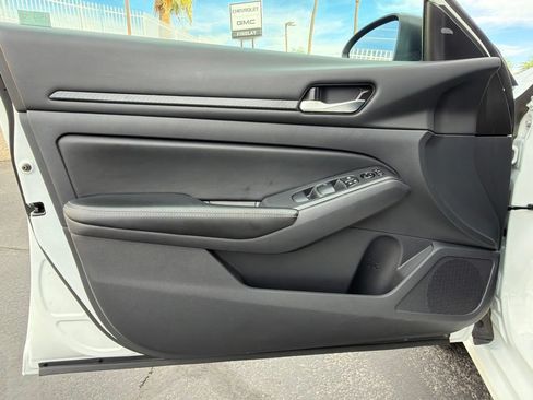 Used 2025 Nissan Altima 2.5 SV FWD image 26