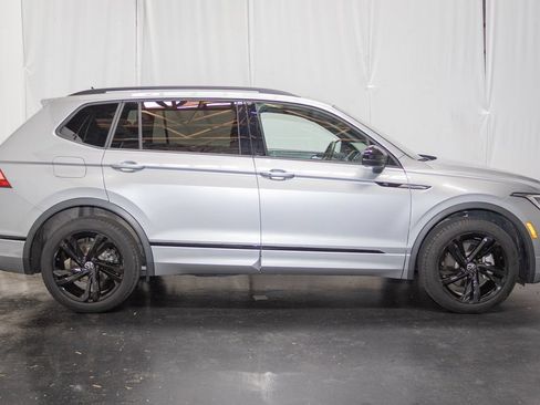 Used 2023 Volkswagen Tiguan SE R-Line AWD/4WD image 4