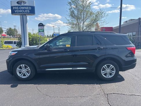 Used 2023 Ford Explorer XLT AWD/4WD image 8