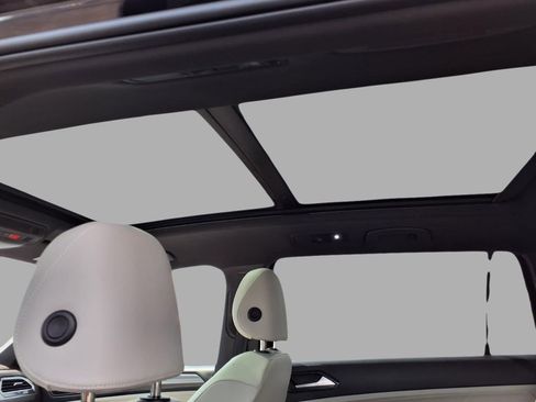 Used 2024 Volkswagen Tiguan SE R-Line image 16