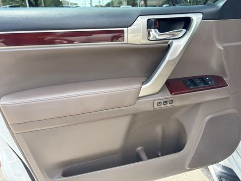 Used 2016 Lexus GX 460 w/ Premium Package AWD/4WD image 12
