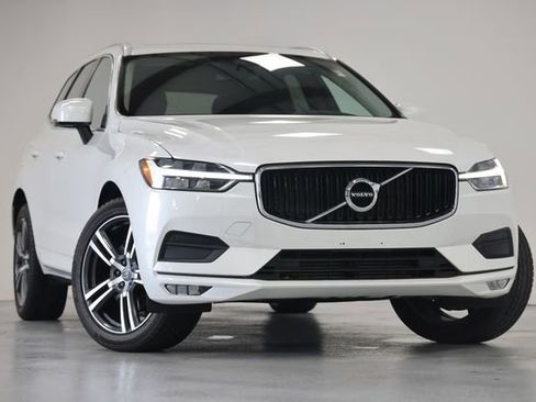 Used 2021 Volvo XC60 T6 Momentum image 1