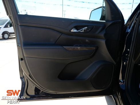 Used 2022 GMC Acadia SLE image 17