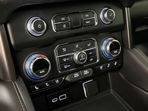 Used 2021 GMC Yukon AT4 w/ AT4 Premium Package AWD/4WD image 30