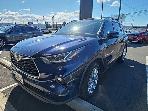 Used 2021 Toyota Highlander Limited image 1