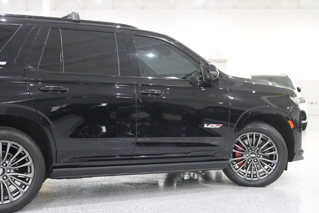 Used 2023 Cadillac Escalade V AWD/4WD image 11