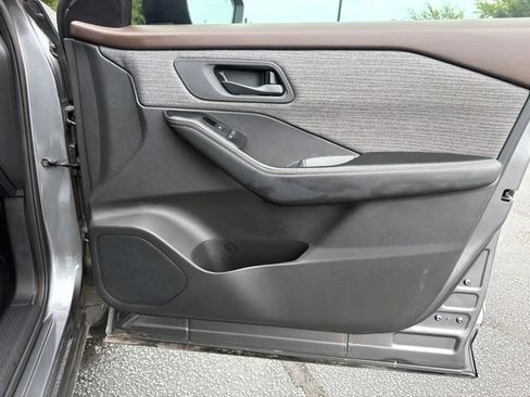 Used 2021 Nissan Rogue S FWD image 11