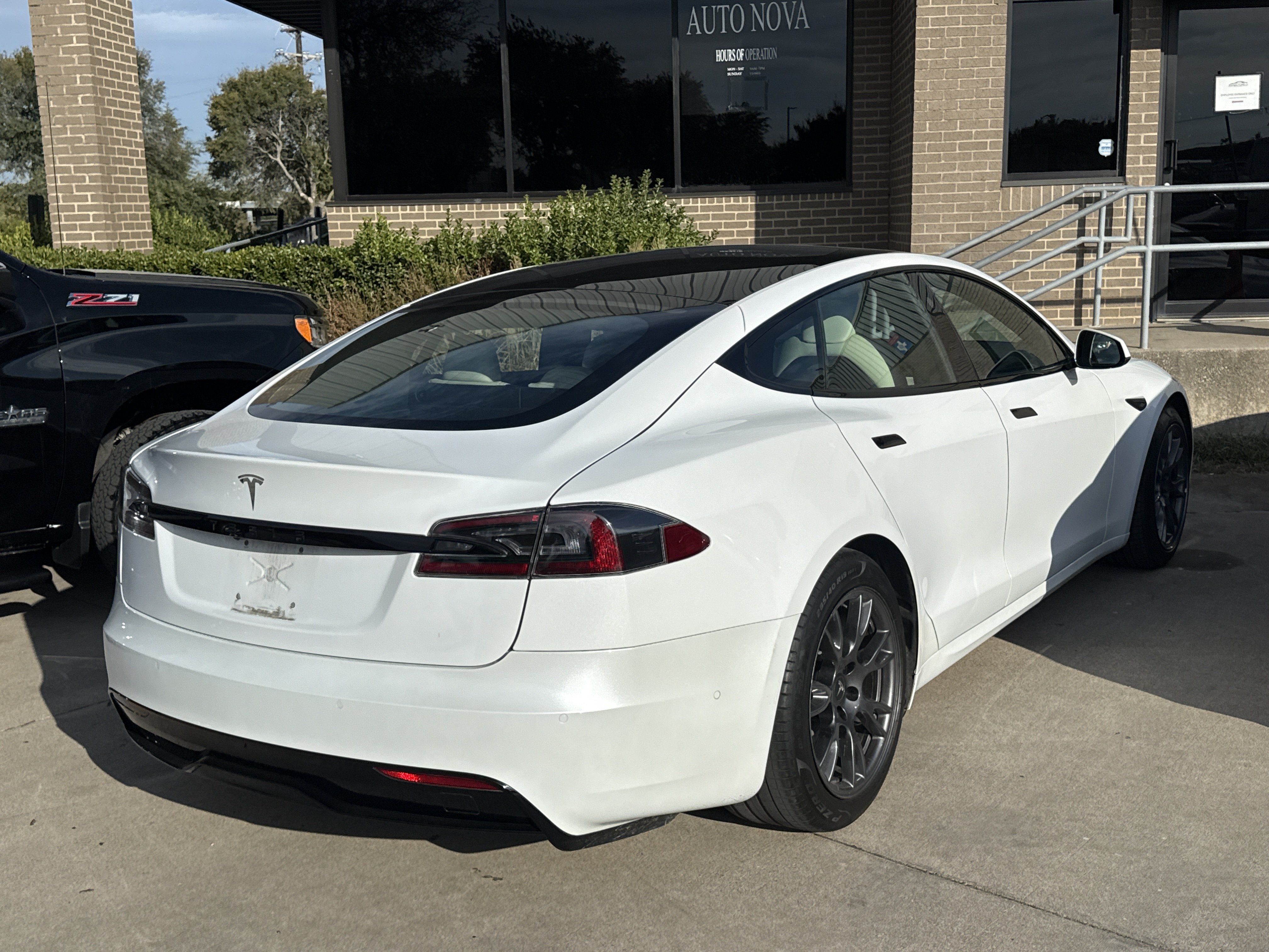 Used 2022 Tesla Model S AWD/4WD image 4