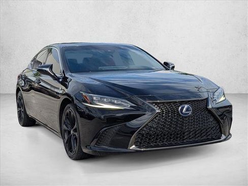 Used 2022 Lexus ES 300h F Sport image 3