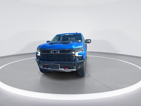 Used 2025 Chevrolet Silverado 1500 ZR2 w/ Technology Package image 3