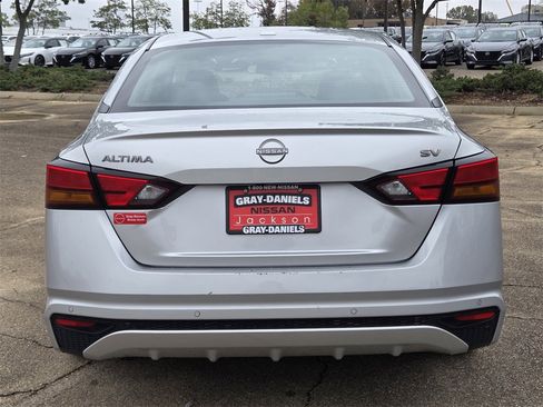 Used 2024 Nissan Altima 2.5 SV image 5