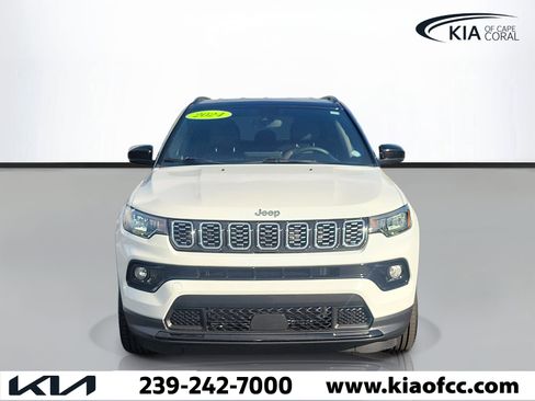Used 2024 Jeep Compass Limited AWD/4WD image 2