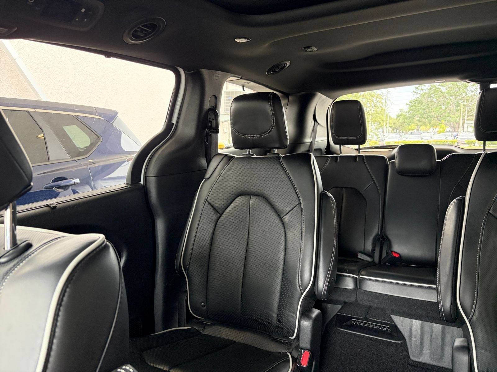 Used 2025 Chrysler Pacifica Limited FWD image 42