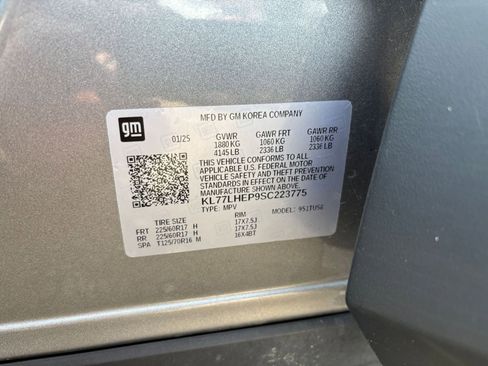 Used 2025 Chevrolet Trax LT FWD image 29