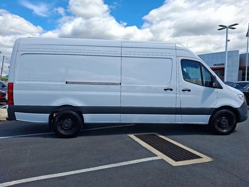 Used 2024 Mercedes-Benz Sprinter 2500 image 7