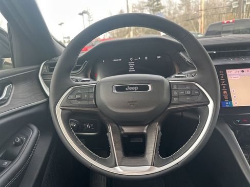 New 2026 Jeep Grand Cherokee Altitude image 17