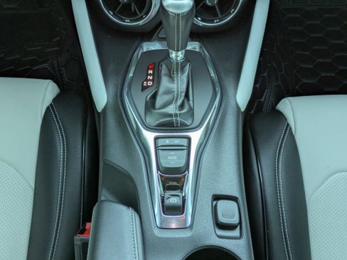 Used 2021 Chevrolet Camaro LT w/ Technology Package image 6