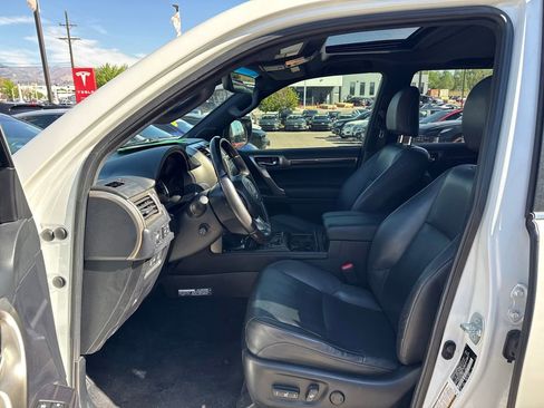 Used 2020 Lexus GX 460 Luxury w/ Off Road Package AWD/4WD image 24