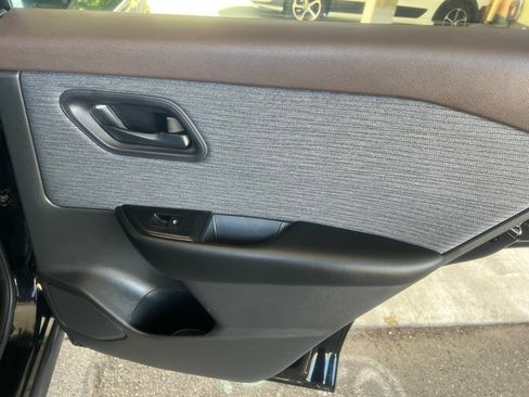 Used 2023 Nissan Rogue S AWD/4WD image 15