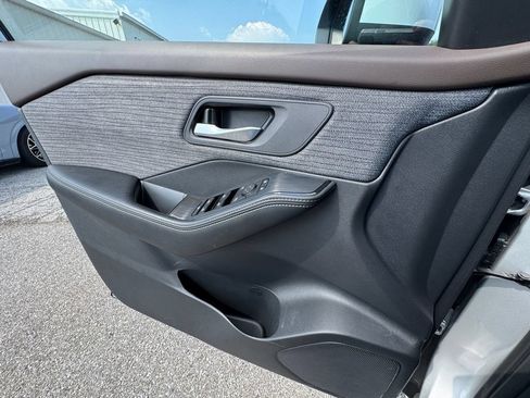 Used 2023 Nissan Rogue SV AWD/4WD image 26