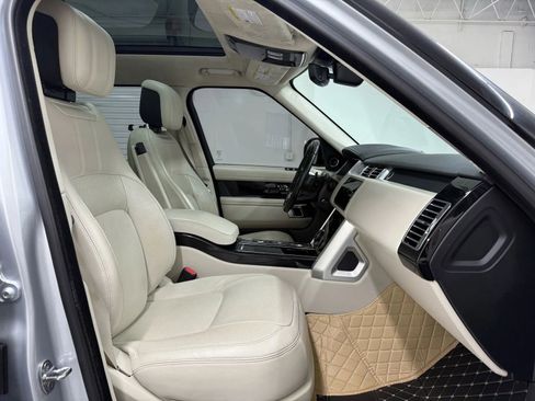 Used 2020 Land Rover Range Rover HSE image 13