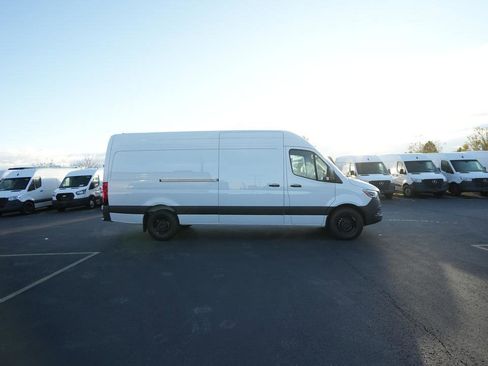 New 2025 Mercedes-Benz Sprinter 2500 image 4