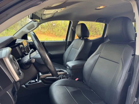 Used 2016 Toyota Tacoma SR5 w/ SR5 Appearance Package (SN) image 21