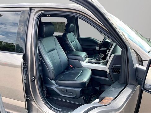 Used 2019 Ford F150 Lariat w/ Equipment Group 502A Luxury AWD/4WD image 8