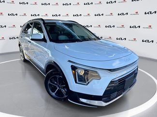 Certified 2024 Kia Niro SX video 1
