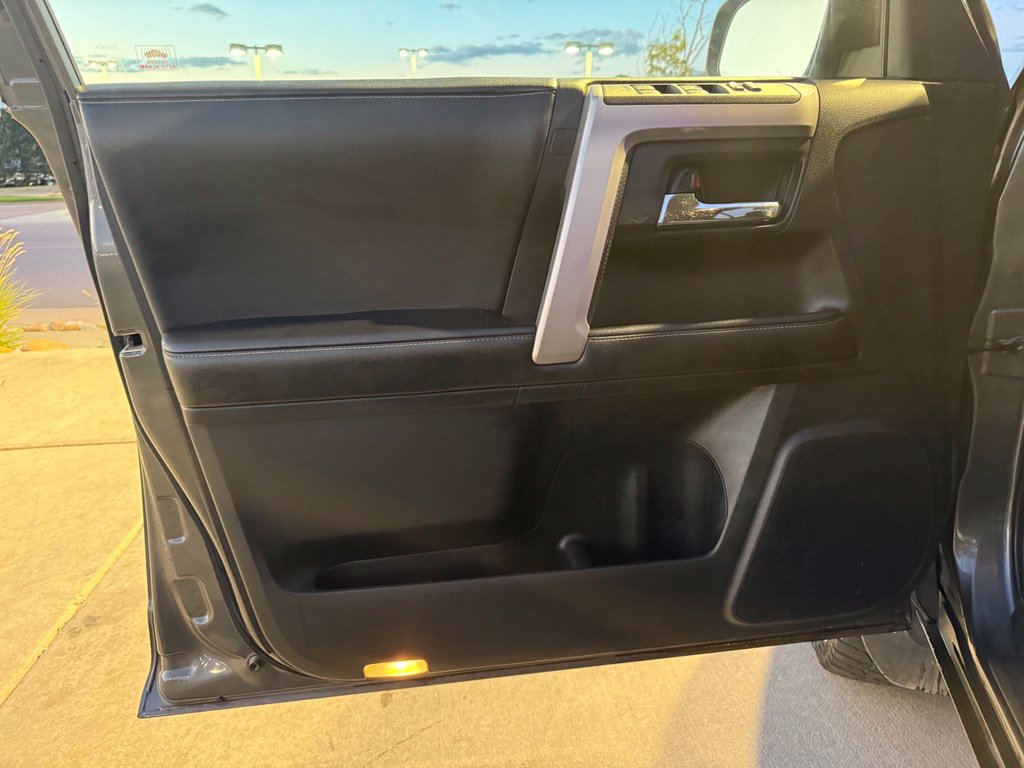 Used 2014 Toyota 4Runner SR5 AWD/4WD image 9