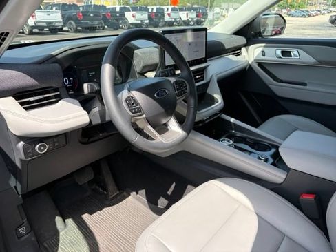 Used 2025 Ford Explorer Active w/ Active Comfort Package AWD/4WD image 20