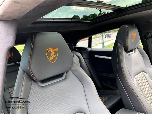 Used 2020 Lamborghini Urus AWD/4WD image 32
