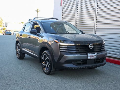 New 2026 Nissan Kicks SV image 2