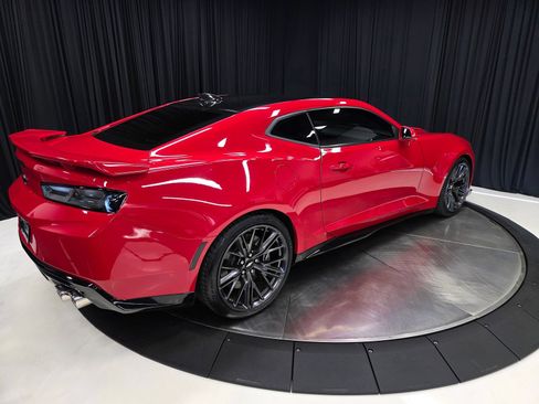 Used 2017 Chevrolet Camaro ZL1 RWD image 13