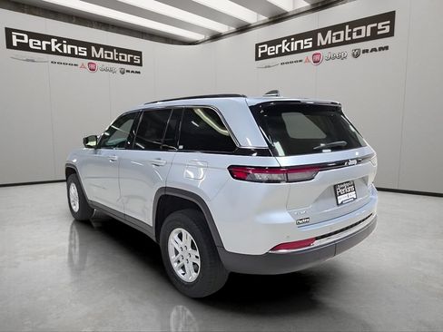 Certified 2024 Jeep Grand Cherokee Laredo AWD/4WD image 3