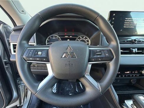 New 2026 Mitsubishi Outlander ES image 14