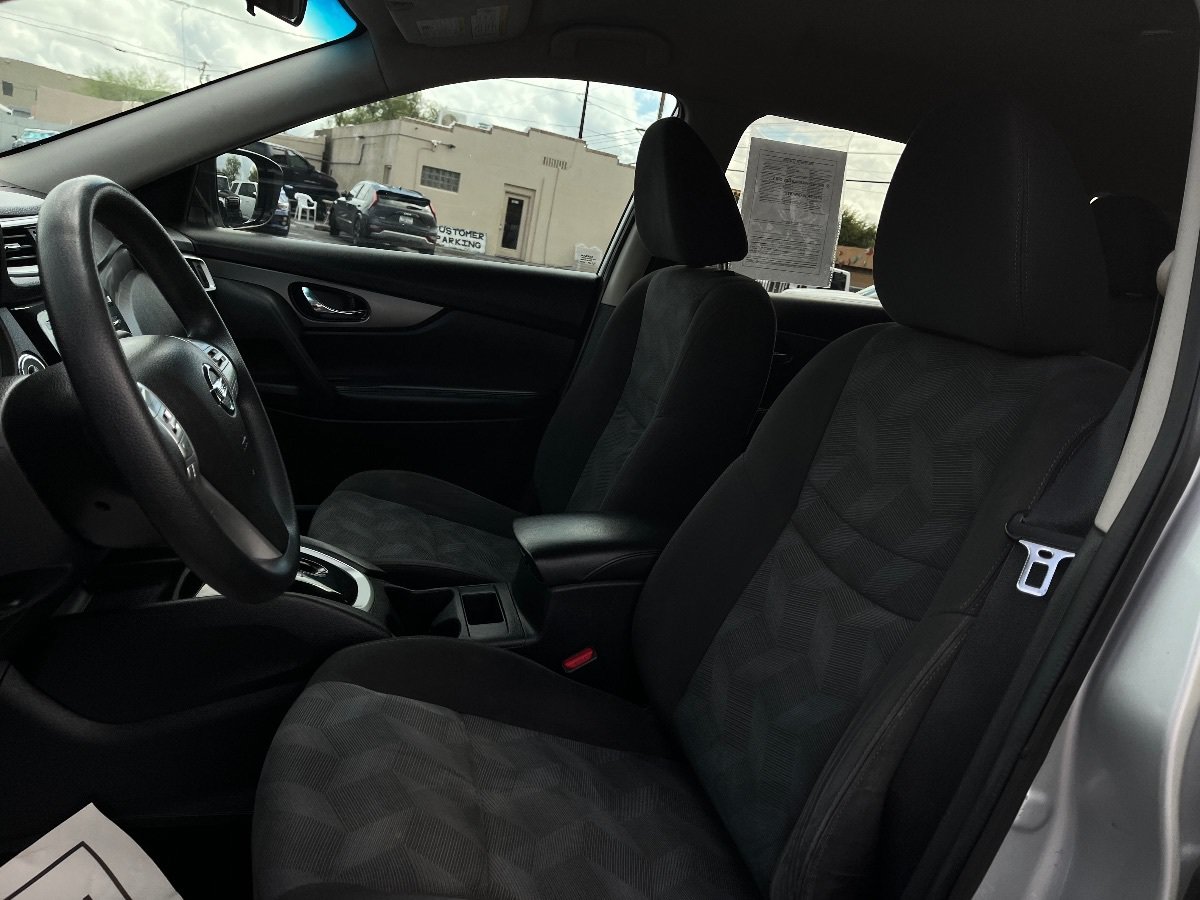 Used 2016 Nissan Rogue SV FWD image 24