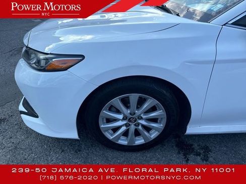 Used 2019 Toyota Camry L image 9